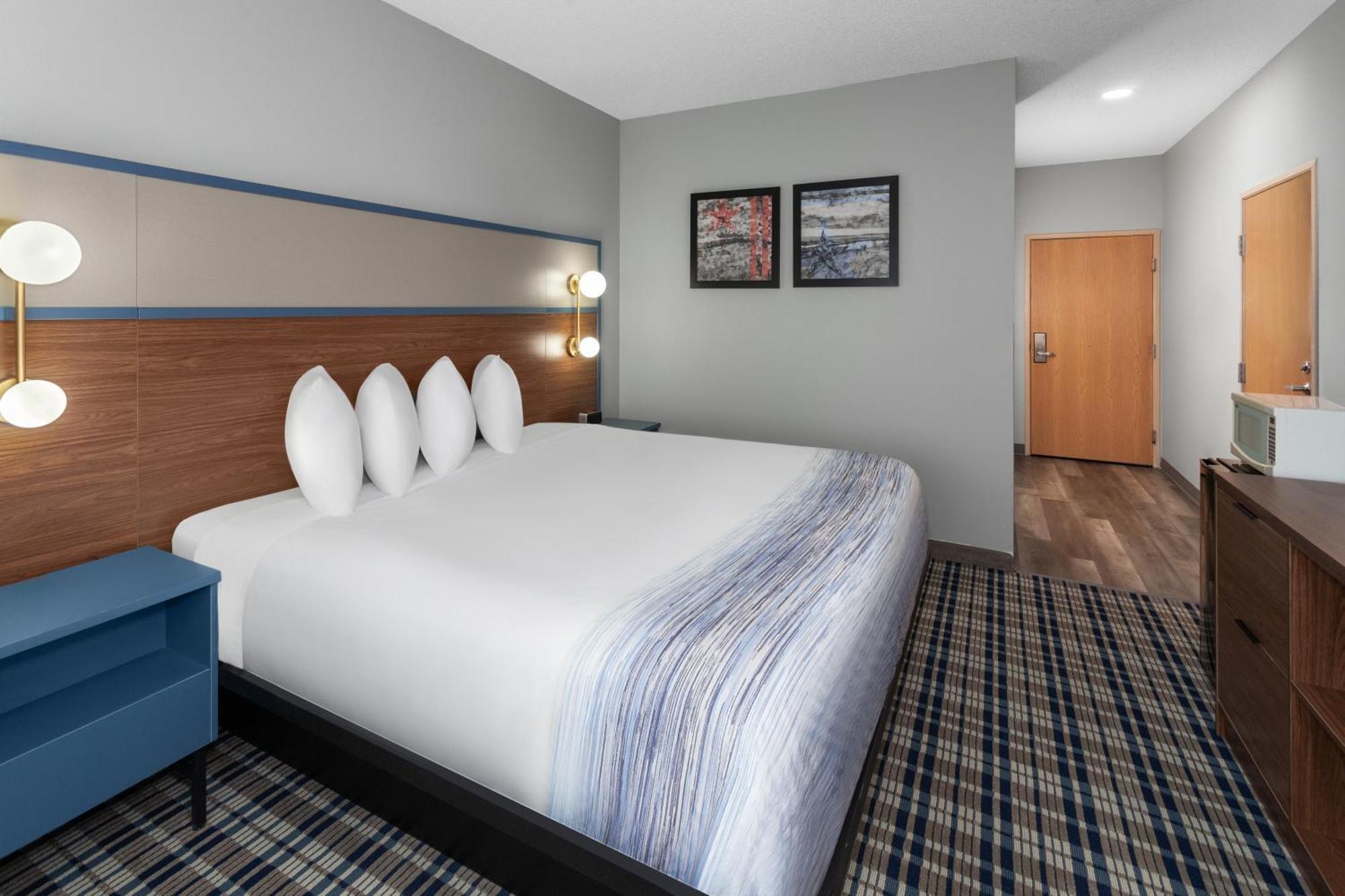 ซูเปอร์ 8 บาย วินด์แฮม อีเกิ้ลริเวอร์ Hotel อีเกิลริเวอร์ ภายนอก รูปภาพ