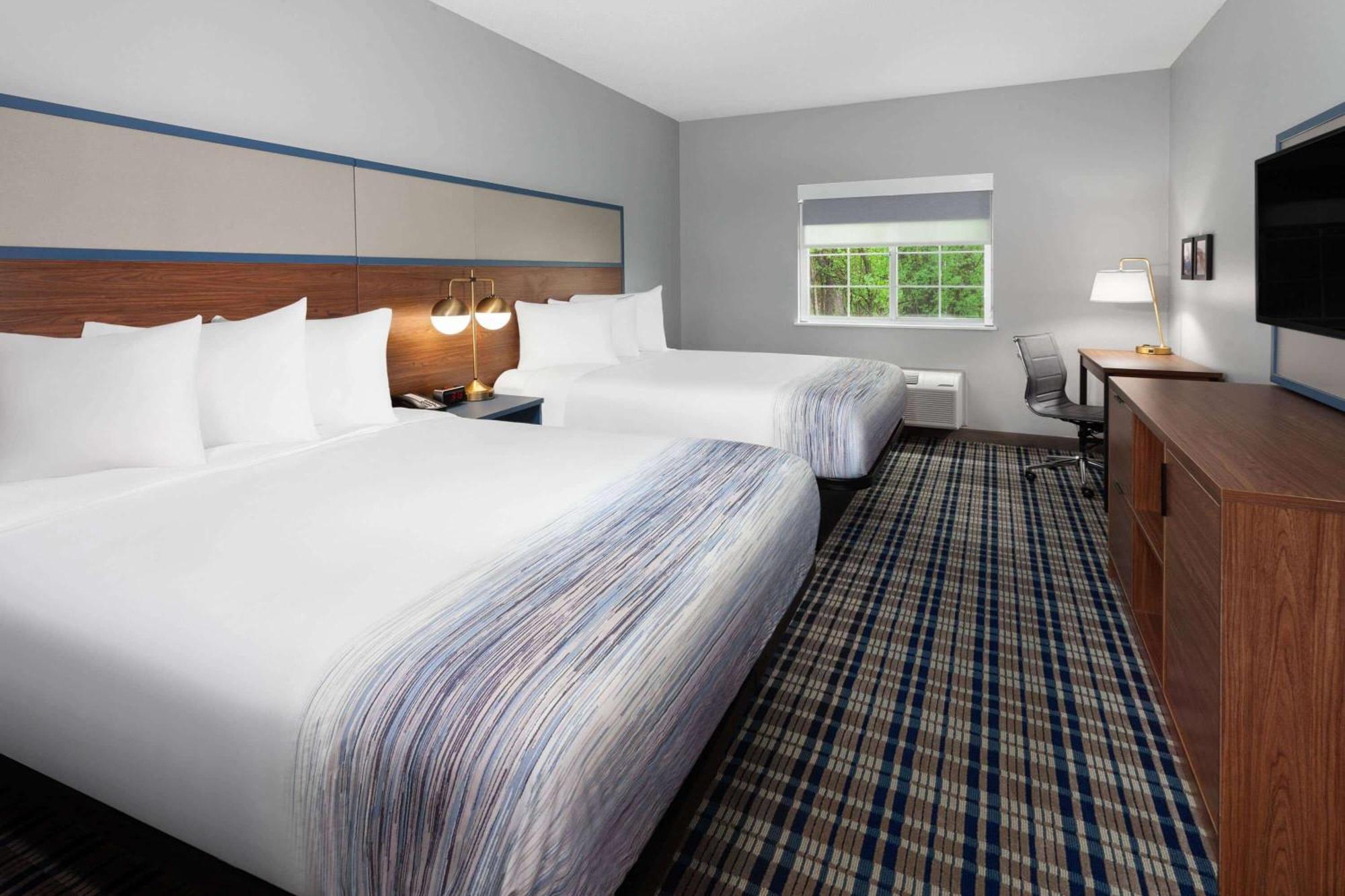 ซูเปอร์ 8 บาย วินด์แฮม อีเกิ้ลริเวอร์ Hotel อีเกิลริเวอร์ ภายนอก รูปภาพ
